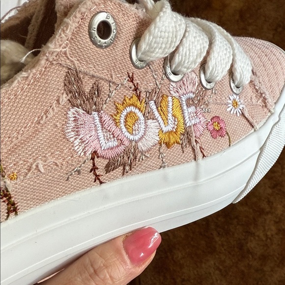 💕HP Blowfish Sadie Pink Canvas Sneakers - Picture 7 of 8